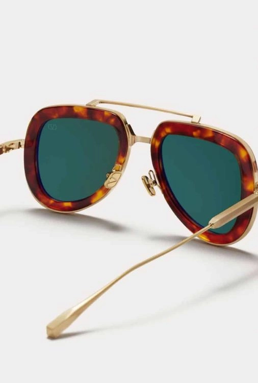 Lunettes Valentino : L'Essence de la Couture